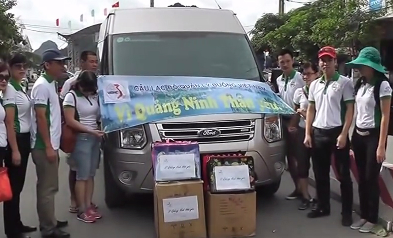 CLB Quản lý Buồng Việt Nam trao quà cho đồng bào lũ lụt Bản Sen - Vân Đồn, Quảng Ninh